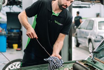 cuando hacer un cambio de aceite de motor del coche