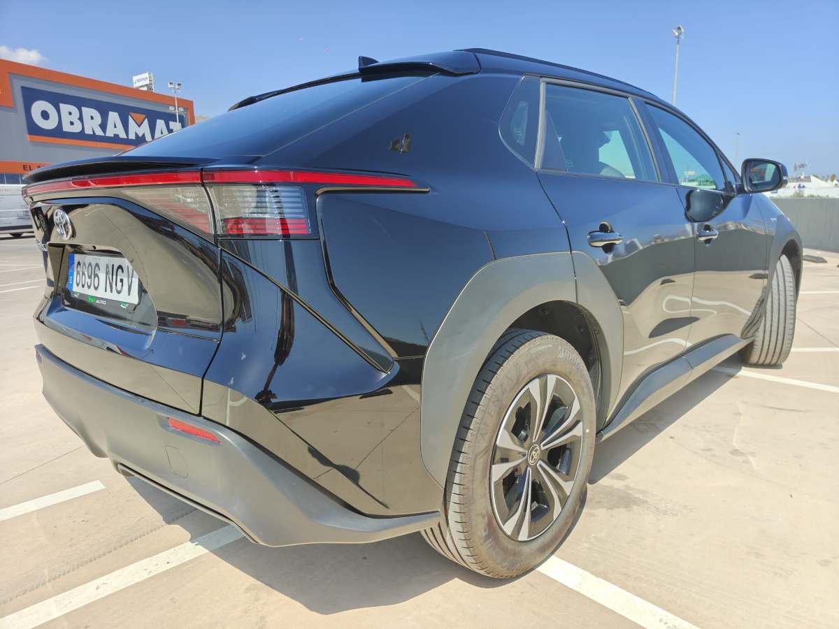 TOYOTA bZ4X EV Advance 204cv - 2025